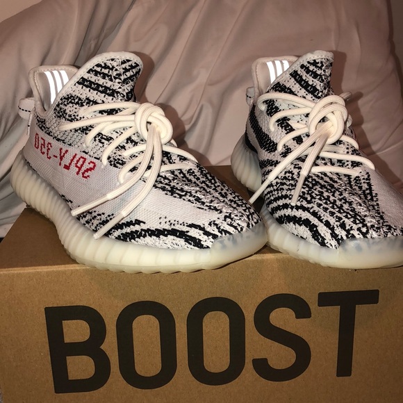 Yeezy Boost 350 V2 'Zebra' - Picture 2 of 6